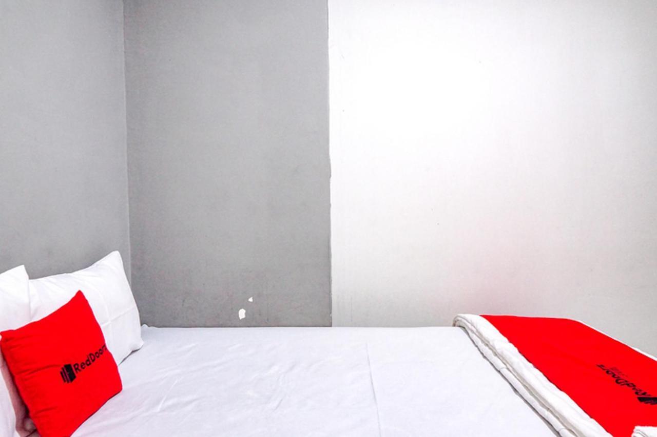 Reddoorz @ Citraland Surabaya Hotel Exterior photo